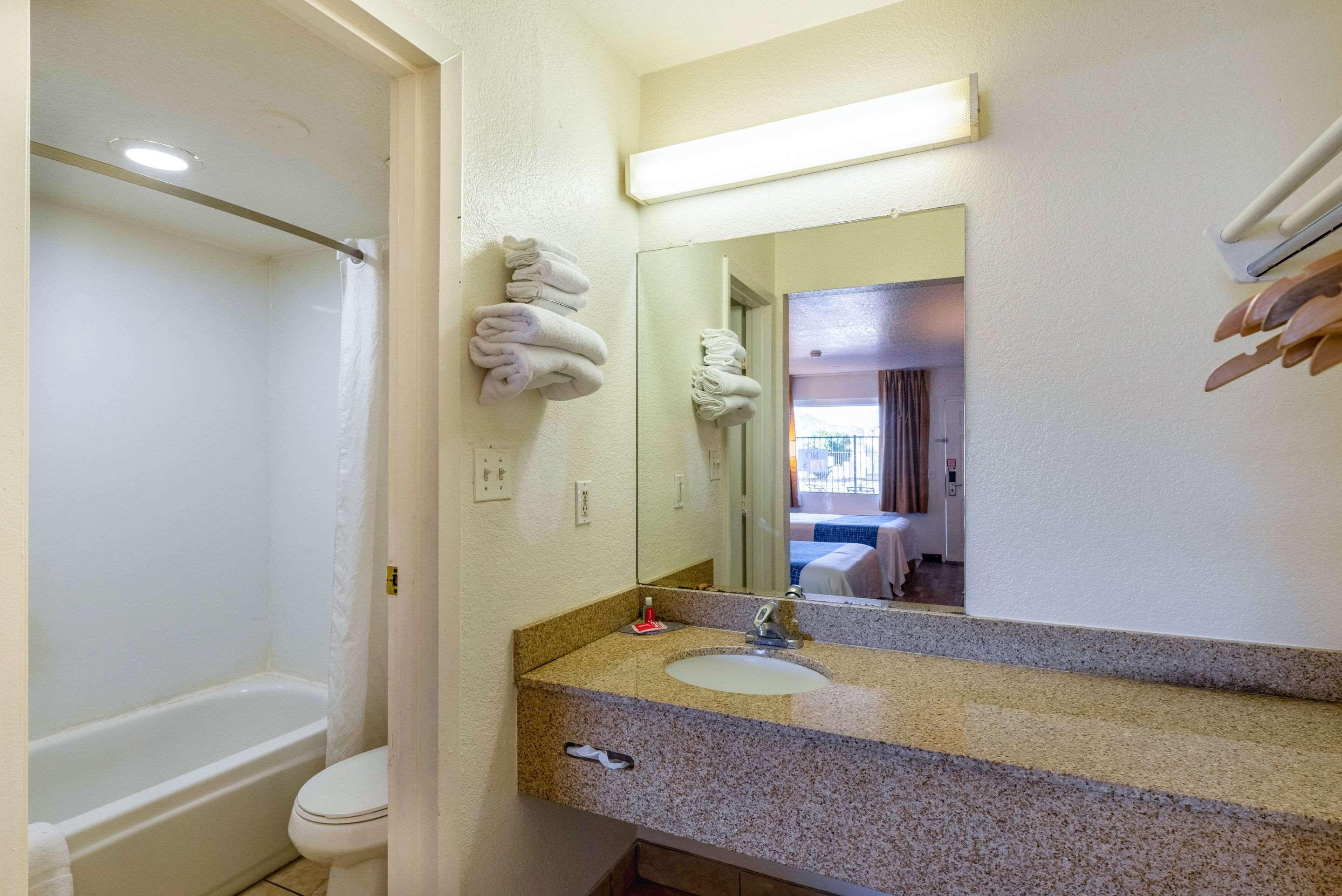 Econo Lodge Phoenix North I-17 Esterno foto